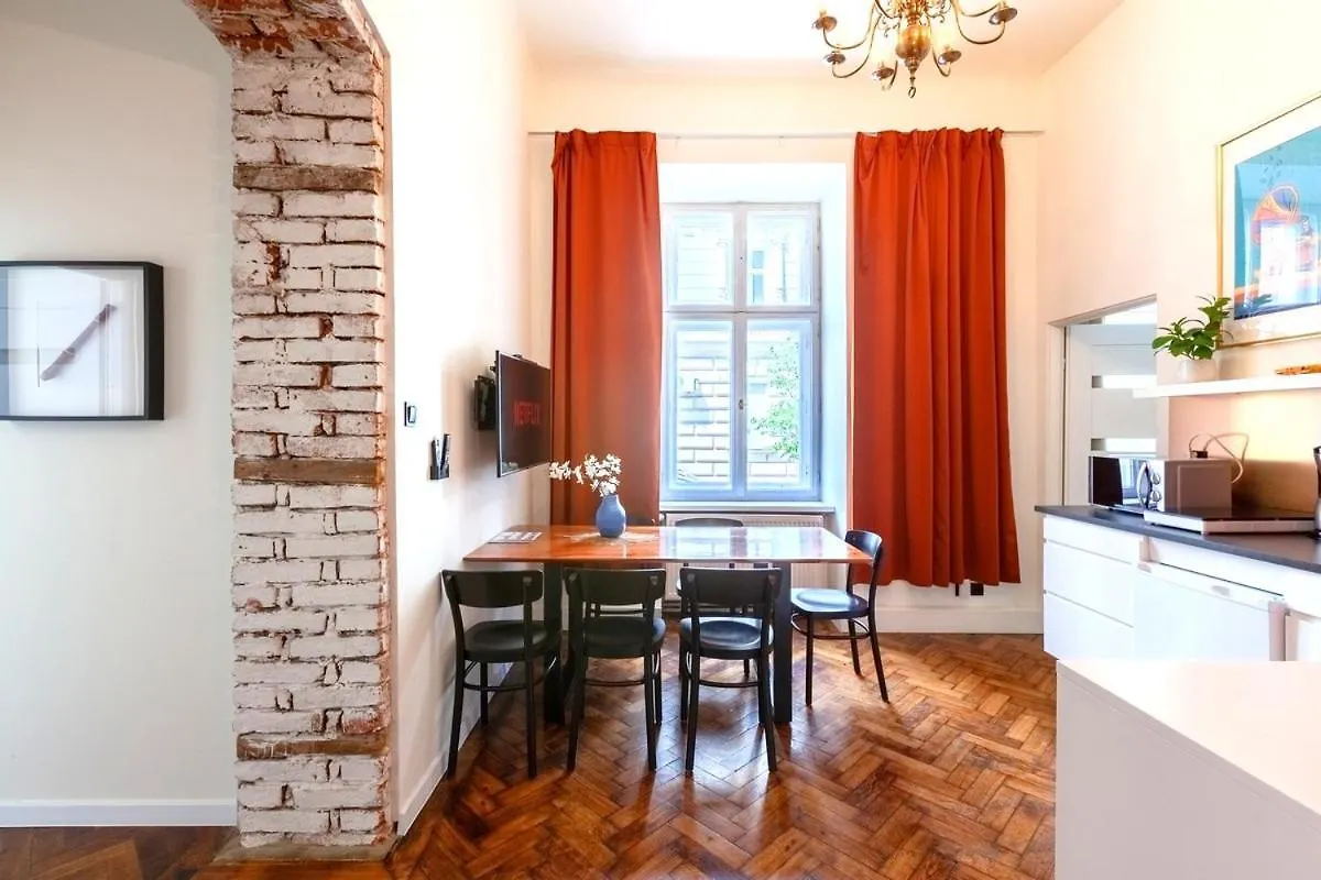 Apartments Studencka Street, Next To Planty Park Krakau Polen