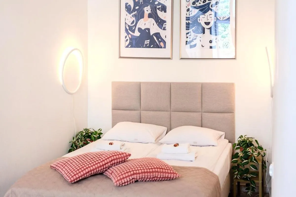 Apartments Studencka Street, Next To Planty Park Krakau 0*,